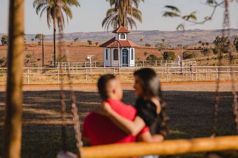 Vista da Capela Santo Antônio em Arapuá-MG. Um local perfeito para Ensaio de Casal ou para o Pre wedding. Fotógrafo profissional Lucas Sato da cidade de São Gotardo-MG.'
