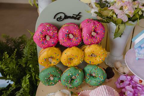 Donuts para festa infantil em São Gotardo. Fotografia de Lucas Sato-Fotografia.'