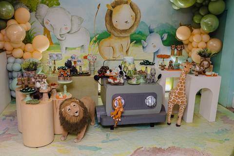 Tema para festa infantil, Safari, na festa de 1 aninho do Arthur em São Gotardo. Precisa de fotógrafo para Festa infantil? Contrate Lucas Sato o fotógrafo mais recomendado para festas infantis em São Gotardo e região.'