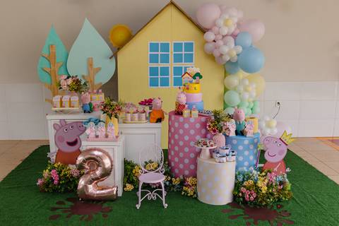 Tema de festa Peppa Pig para festa infantil em São Gotardo, fotografia realizada por Lucas Sato de São Gotardo.'