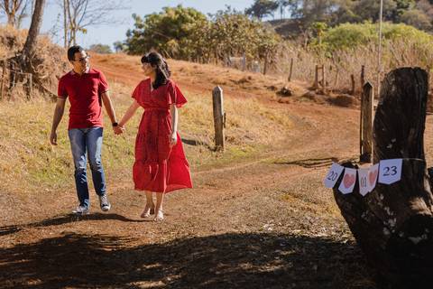 Pre wedding ou ensaio de casal realizado na Fazenda Colegio em Carmo do Paranaíba pelo fotógrafo Lucas Sato de São Gotardo.'