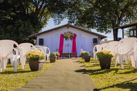 Espaço Family um local perfeito para Casamento a céu aberto, realizado na parte da tarde. Fotografia por Lucas Sato de São Gotardo-MG.'