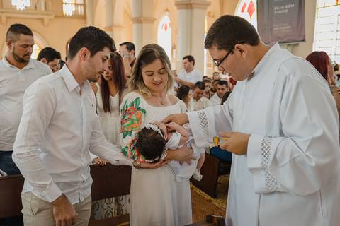 Batismo na Igreja de São Gotardo.
Procurando por fotógrafo de Batismo? Fale com Lucas Sato, o fotógrafo mais recomendado de São Gotardo.'