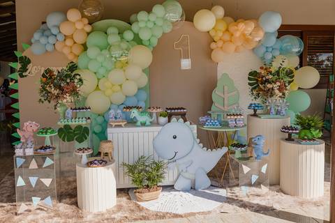 Decoração tema Dinossauros para festa de 1 ano em São Gotardo-MG.'