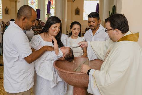 Batismo realizado na Igreja Matriz e fotografo por Lucas Sato, fotógrafo mais recomendado da cidade de São Gotardo-MG.'