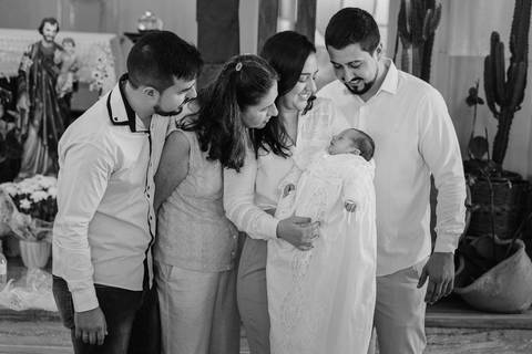 Batismo na Igreja matriz de São Gotardo pelo fotógrafo especializa em pessoas, Lucas Sato de São Gotardo-MG.'