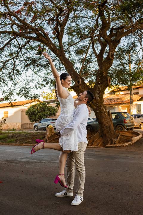 Ensaio casal durante o Casamento Civil em São Gotardo.'