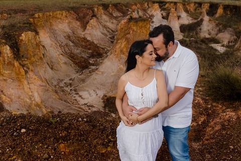 Foto da Serra da Sobra com ensaio de casal.'
