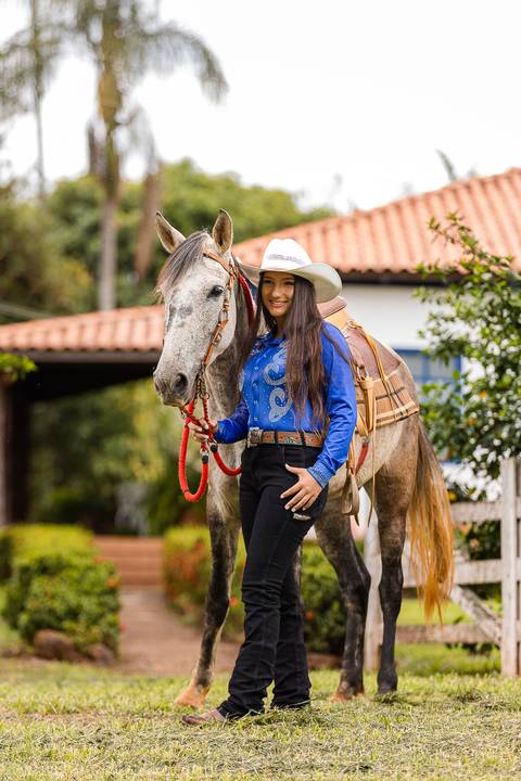 Ensaio 15 anos com cavalo.'