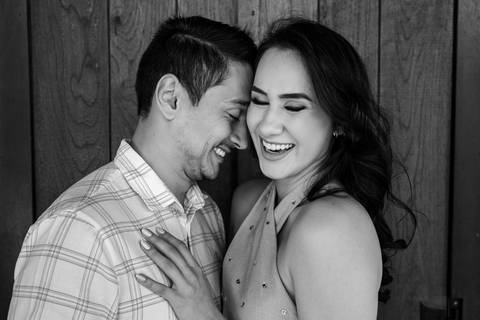 Ensaio de casal descontraído. Com a direção do fotógrafo profissional Lucas Sato da cidade de São Gotardo-MG.'