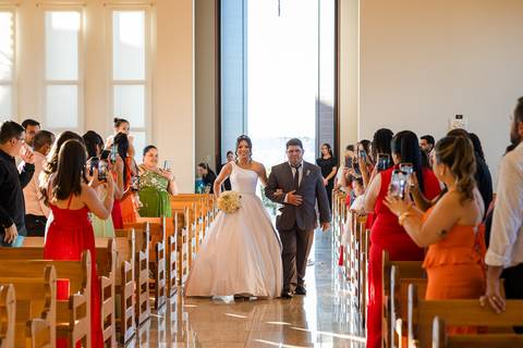 Entrada da Noiva na Igreja São Geraldo em São Gotardo-MG'