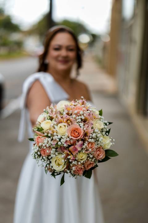 Buquê de flores para o Casamento Civil, a noiva deve levar no dia do Casamento Civil em Cartório.'