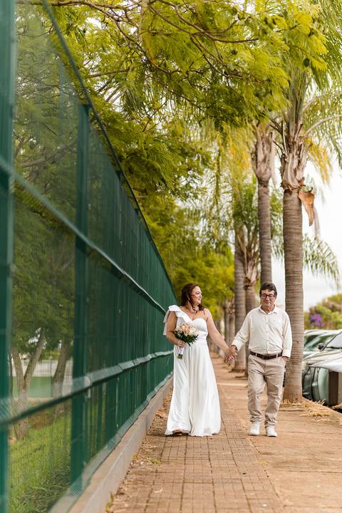 Parque dos Ipês em São Gotardo com Ensaio de casal após o casamento Civil em São Gotardo-MG.'