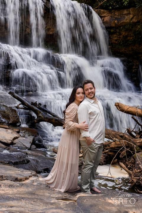 Ensaio de casal na Cachoeira.'