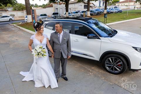 Noiva e pai na Cerimônia de Casamento em Serra do Salitre-MG.'