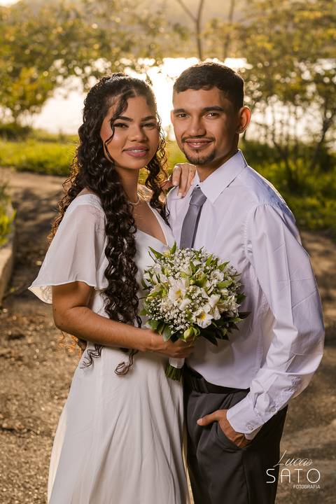 Retrato de Casal no ensaio no Balneário ou Parque dos Ipês em São Gotardo-MG'