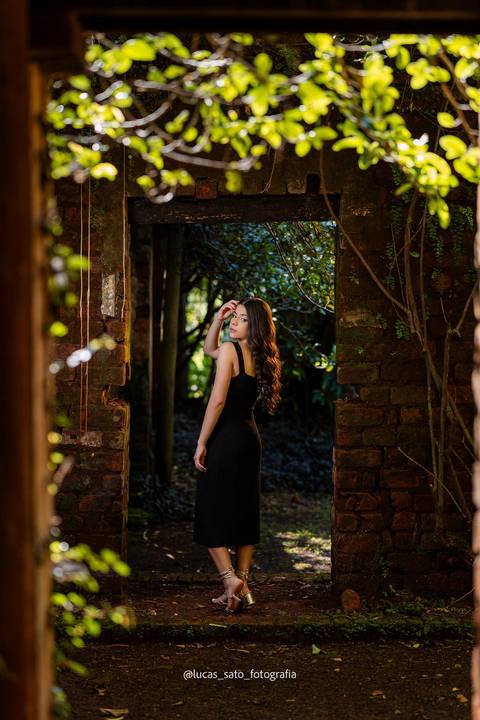 Ensaio 15 anos realizado em Araxá nas Ruínas da Rádio. Fotógrafo profissional Lucas Sato de São Gotardo'
