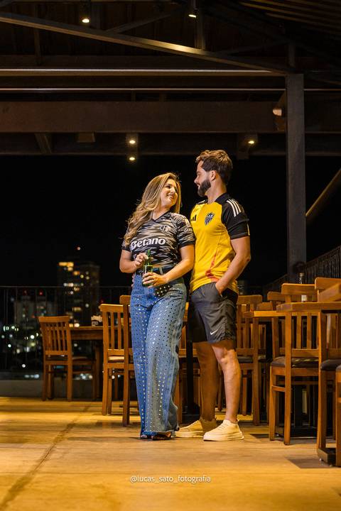 Ensaio de casal no Bar Emporio Dodora em Araxá'