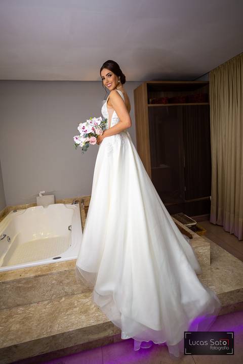 Vestido de noiva personalizado pela Andrea Bernardes em São Gotardo-MG'