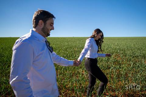 Fotos de ensaio no trigo na cidade de São Gotardo-MG. Pré wedding no trigo. #casalnotrigo #ensaionotrigo #ensaionatureza'
