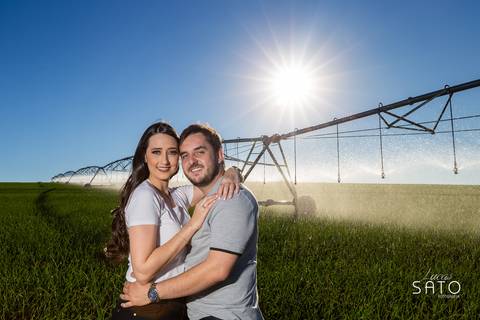 Fotos de ensaio no trigo na cidade de São Gotardo-MG. Pré wedding no trigo. #casalnotrigo #ensaionotrigo #ensaionatureza #pivo #pivot'