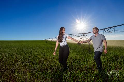Fotos de ensaio no trigo na cidade de São Gotardo-MG. Pré wedding no trigo. #casalnotrigo #ensaionotrigo #ensaionatureza #pivo #pivot'