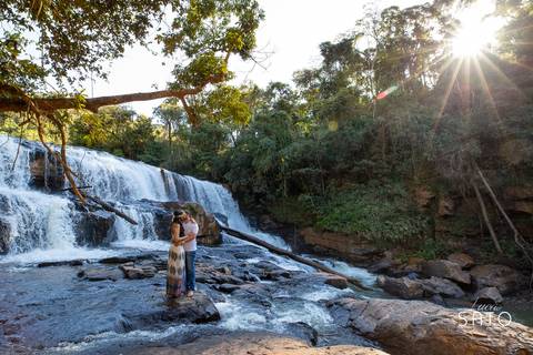 Fotos de ensaio na Cachoeira na cidade de São Gotardo-MG. Pré wedding no trigo. #casalnacachoeira #cachoeira #ensaionacachoeira #CachoeiradoIndaiazinho'