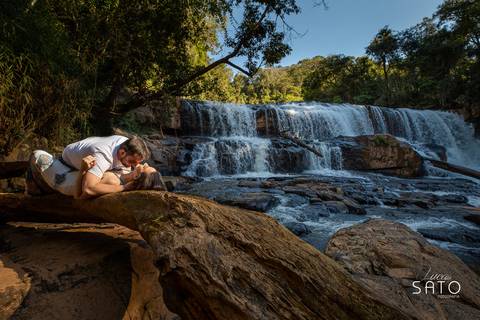 Fotos de ensaio na Cachoeira na cidade de São Gotardo-MG. Pré wedding no trigo. #casalnacachoeira #cachoeira #ensaionacachoeira #CachoeiradoIndaiazinho'