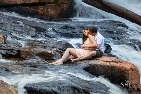 Fotos de ensaio na Cachoeira na cidade de São Gotardo-MG. Pré wedding no trigo. #casalnacachoeira #cachoeira #ensaionacachoeira #CachoeiradoIndaiazinho'