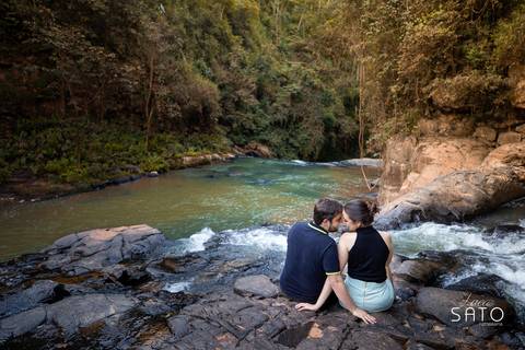 Fotos de ensaio na Cachoeira na cidade de São Gotardo-MG. Pré wedding no trigo. #casalnacachoeira #cachoeira #ensaionacachoeira #CachoeiradoIndaiazinho'