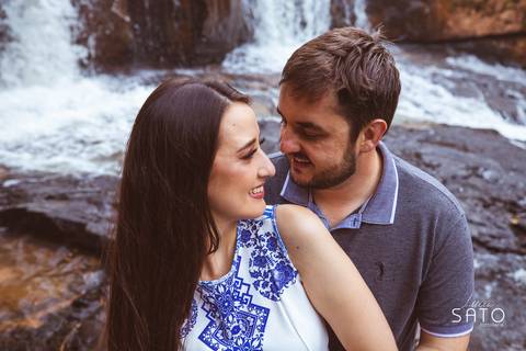Fotos de ensaio na Cachoeira na cidade de São Gotardo-MG. Pré wedding no trigo. #casalnacachoeira #cachoeira #ensaionacachoeira #CachoeiradoIndaiazinho'
