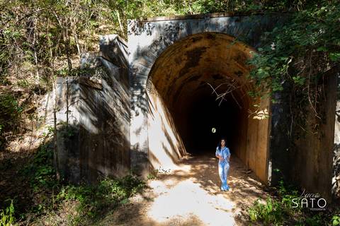 Ensaio feminino realizado na cidade de Serra da Saudade, menor município do brasil. Ensaio mulher 35 anos, são gotardo-mg, tunel de serra da saudade-mg'