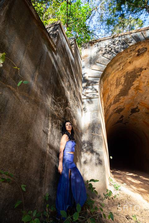 Ensaio feminino realizado na cidade de Serra da Saudade, menor município do brasil. Ensaio mulher 35 anos, são gotardo-mg, tunel da serra da saudade-mg'