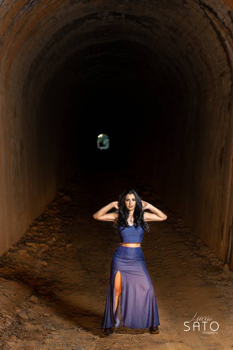 Ensaio feminino realizado na cidade de Serra da Saudade, menor município do brasil. Ensaio mulher 35 anos, são gotardo-mg, tunel da serra da saudade-mg'