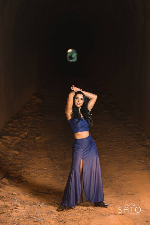 Ensaio feminino realizado na cidade de Serra da Saudade, menor município do brasil. Ensaio mulher 35 anos, são gotardo-mg, tunel da serra da saudade-mg'