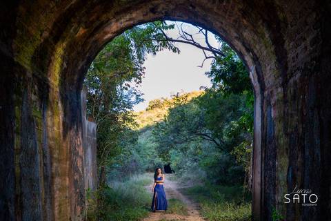 Ensaio feminino realizado na cidade de Serra da Saudade, menor município do brasil. Ensaio mulher 35 anos, são gotardo-mg, tunel da serra da saudade-mg'