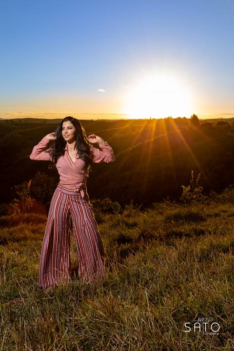 Ensaio feminino realizado na cidade de Serra da Saudade, menor município do brasil. Ensaio mulher 35 anos, são gotardo-mg, tunel da serra da saudade-mg'