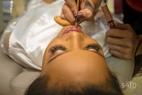 Noiva no salão da Zezinha em São Gotardo-MG. Vestido de noiva'
