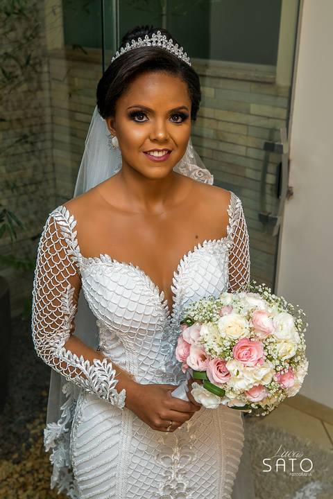 Noiva no salão da Zezinha em São Gotardo-MG. Vestido de noiva'