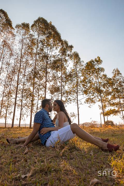 Fotografia com história do casal. Pre wedding na cidade de São Gotardo-MG. Poses de casal para ensaio'