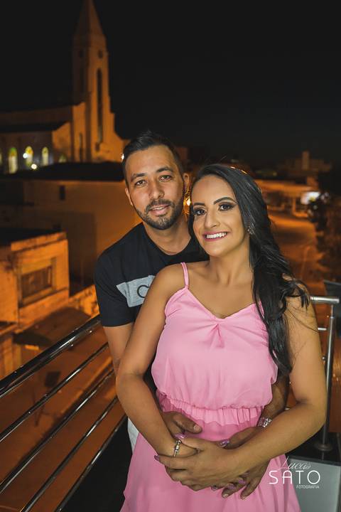 Fotografia com história do casal. Pre wedding na cidade de São Gotardo-MG. Poses de casal para ensaio. balé'