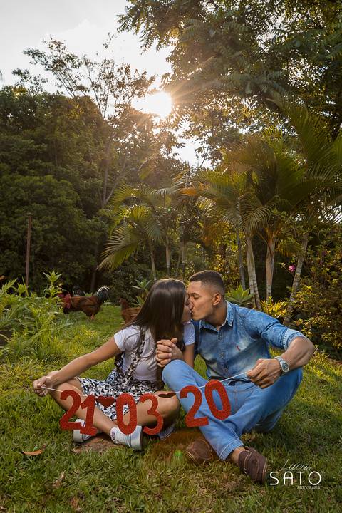 Ensaio de pre casamento na cidade de São Gotardo-MG. Pousada brasileiro no Rio Paranaíba-MG. Ensaio com beijo.'