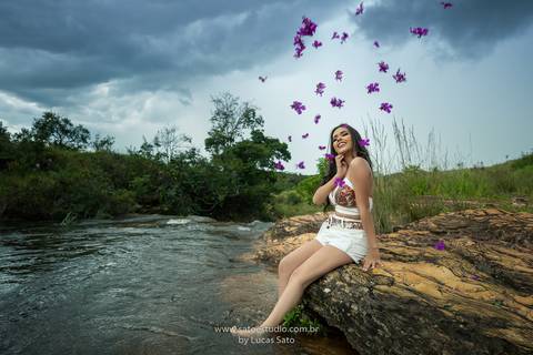 Fotografia de 15 anos na cidade de São Gotardo-MG. Ensaio foto, ensaio com flores. Ensaio 15 anos, book de 15 anos'