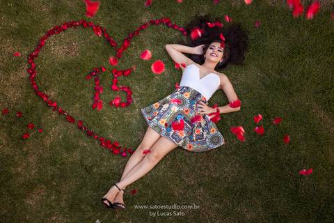 Ensaio 15 anos na cidade de sao gotardo-mg, ensaio com carro antigo, tumblr, tumblr sao gotardo, foto com flores, coracao'