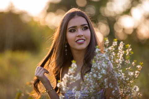 Fotografia de ensaio 15 anos na natureza realizado na cidade de São Gotardo-MG. Ensaio a tarde com luz natural.
#Vestido15anos #ensaio15anos '