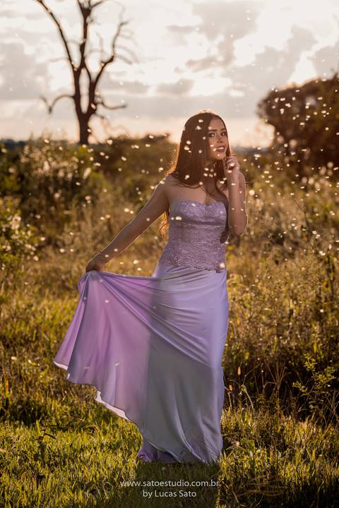 Fotografia de ensaio 15 anos na natureza realizado na cidade de São Gotardo-MG. Ensaio a tarde com luz natural.
#Vestido15anos #ensaio15anos '