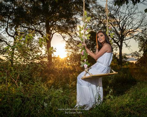 Ensaio na cidade de sao gotardo-mg, foto na arvore, book na natureza, 15 anos, tumblr, foto com balanço'