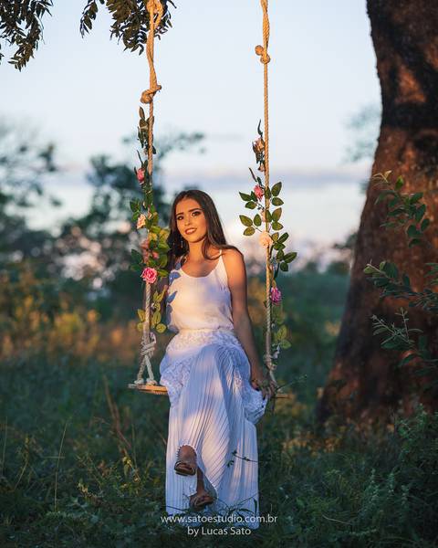 Ensaio na cidade de sao gotardo-mg, foto na arvore, book na natureza, 15 anos, tumblr, foto com balanço'