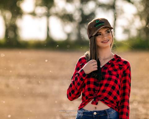 A fotografia de 15 anos realizado na cidade de São Gotardo-MG. Ensaio externo, Ensaio 15 anos.
#15anos #fotofeminina #fotografiadebook #agro #aspoderosas #fotografiade15anos #ensaio15anos #vestidoparaensaio'