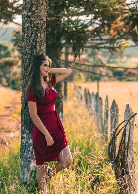 A fotografia de 15 anos com balanço florido realizado na cidade de São Gotardo-MG. Ensaio externo, Ensaio 15 anos. 
#15anos #fotofeminina #fotografiadebook #ensaiocombalanço #fotografiade15anos #ensaio15anos #balanço #balanco #vestidoparaensaio'